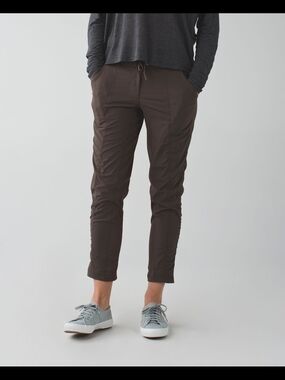 Lululemon Women's Versatile Ankle Pants - Dark Brown -Size 6 (Fits like an 8/Me)